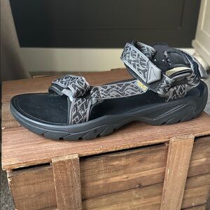 Teva Men’s Black and Gray Outdoor Sandals Size 11 EUC